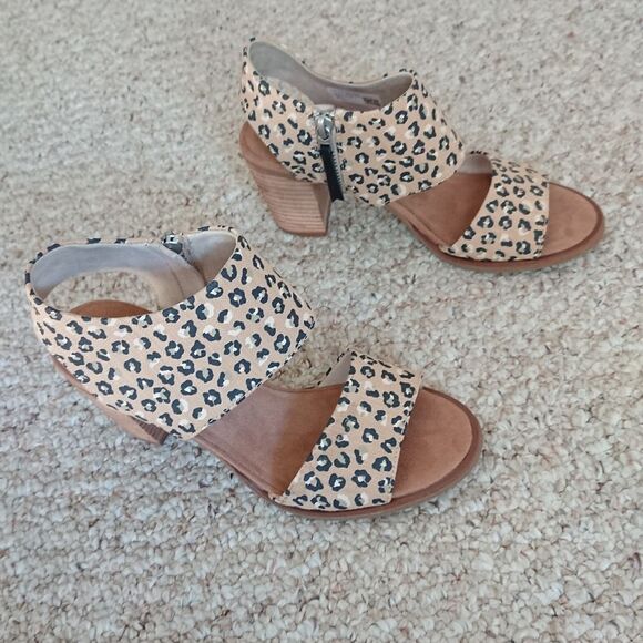 TOMS OrthoLite Majorca Cutout Sandals Natural Textured Cheetah size 7 - Picture 3 of 16